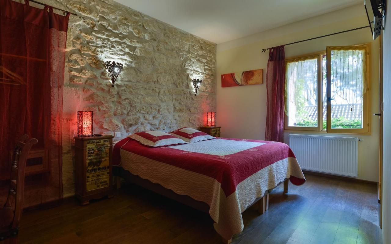 Hotel Mas Vidau Porte Des Alpilles Saint-Étienne-du-Grès Exterior foto
